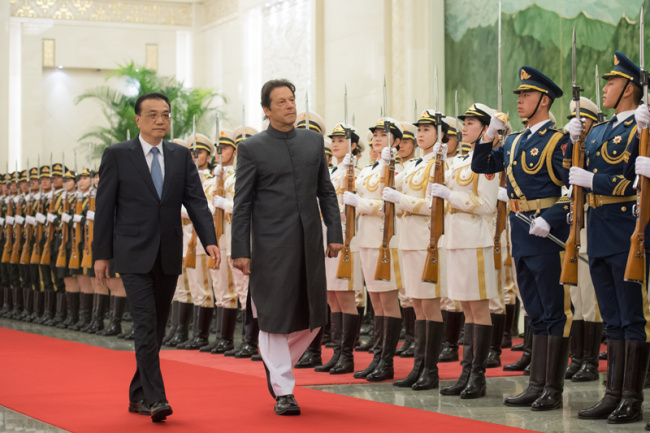  پاکستانی وزیر اعظم عمران خان اور چینی وزیر اعظم لی کھہ چھیانگ کی ملاقات 