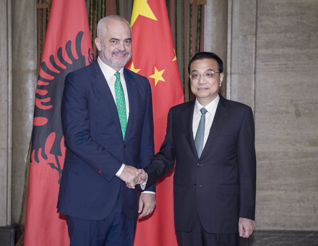 Kryeministri kinez Li Keqiang u takua me homologun e tij Edi Rama në vitin 2018 