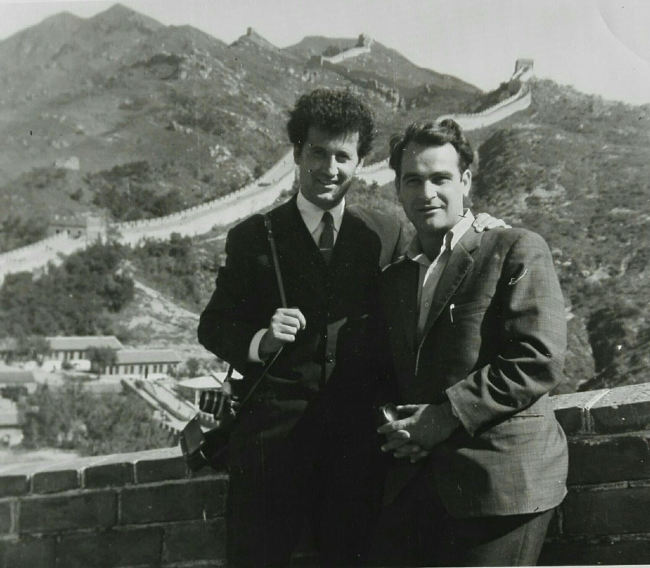 Robert Kote me mikun e tij Ibrahim Cezmja ne Murin e Madh Kinez