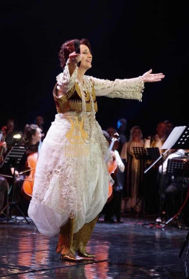 Merita Halili gjate koncertit recital ne Tirane