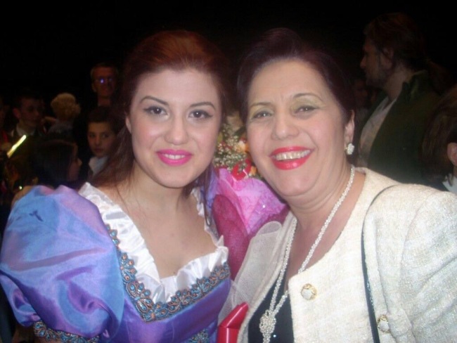 Zina Zdrava dhe vajza e saj, sopranoja Ulpiana Aliaj