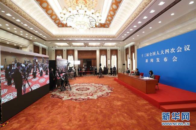 Zëdhënësi Zhang Yesui në konferëncë shtypi, Foto nga Jinliwang/ Xinhua