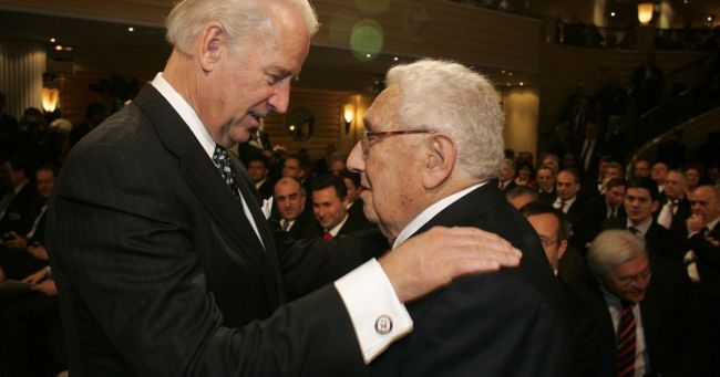 Presidenti amerikan Joe Biden dhe Henry Kissinger