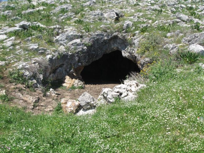 Shpella e Kreshmoit në Konispol
