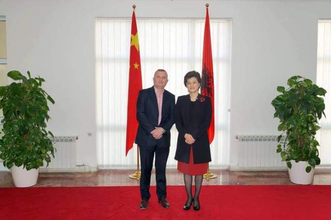 Armand Plaka me ish ambasadoren e Kinës në Tiranë, zonjën Jiang Yu