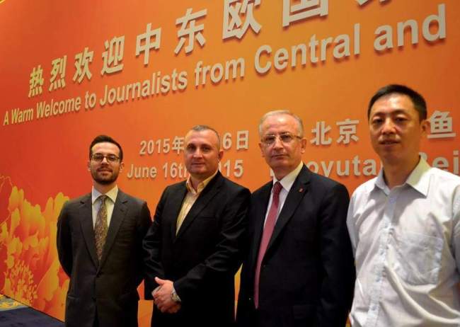 Armand Plaka gjate konferences ne Kine
