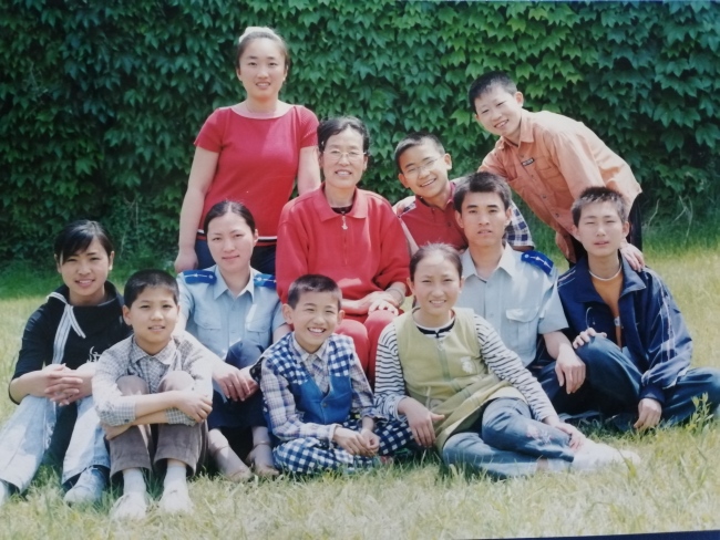Zhang Yuxiao me fëmijët e saj(Foto:CGTN)