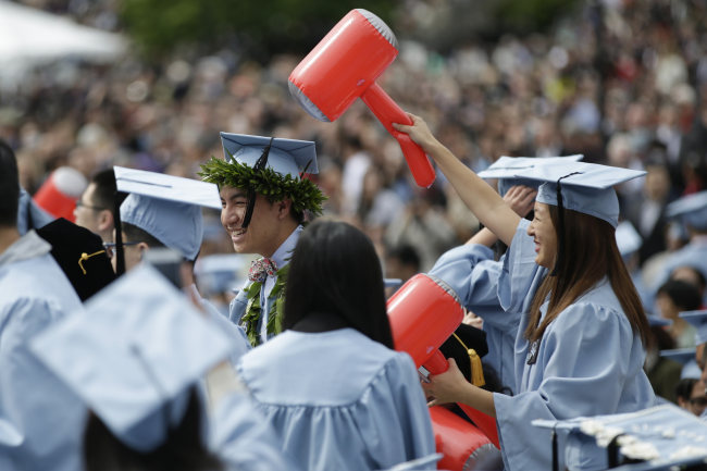 Studentët kinezë në ceremoninë e diplomimit, ShBA,Maj 2016(Foto:CFP)