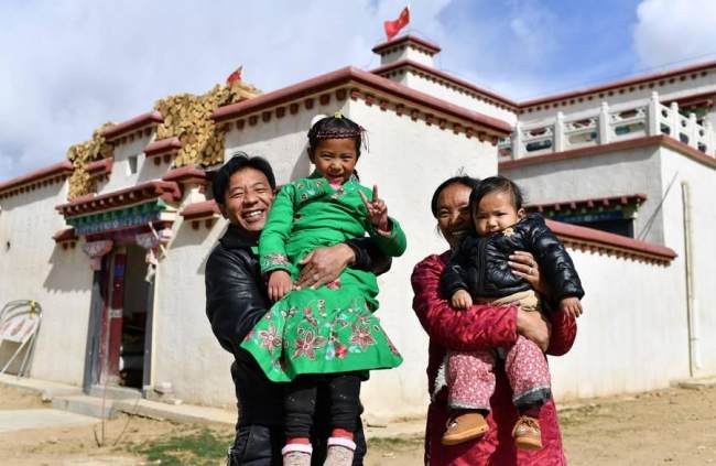 Banorët e tanishëm tibetianë(Xinhua)