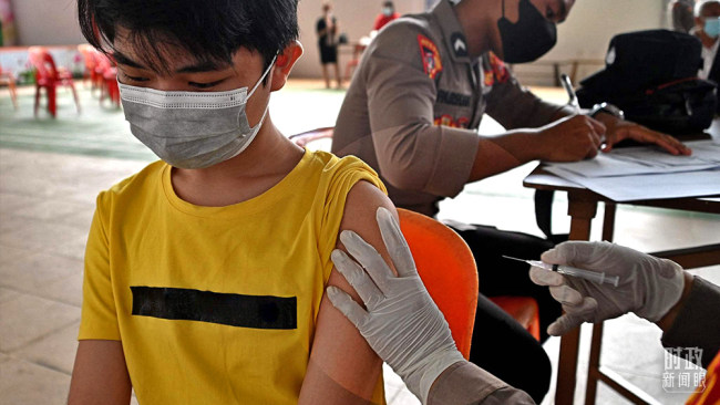 Më 22 shtator 2021, banorët në Banda Aceh të Indonezisë pranuan injektimin e vaksinave kineze./VCG