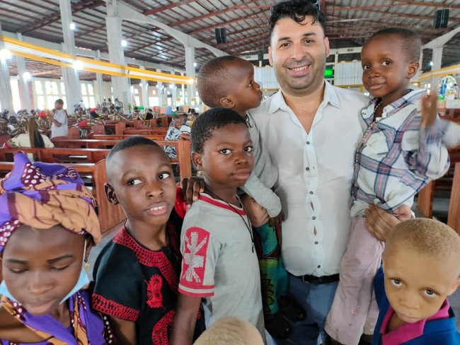 Amarilod Rodi me mision humanitar në Afrikë
