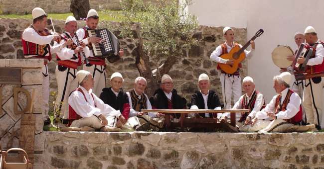 Grupi karakteristik i burrave te Krujes - nje vlere e shtuar e Krujes turistike Foto nga faqja e Facebook Visit Kruja