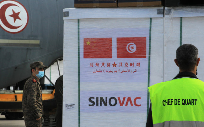Vaksinat kineze të ndihmës mbërritën në Tunizi(VCG)