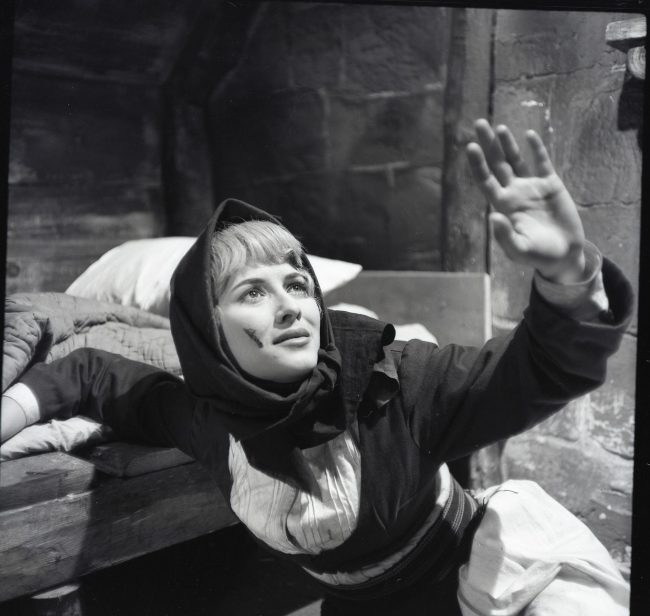 Në rolin e Rudinës, KOMISARI I DRITËS (Dhimitër Anagnosti, Viktor Gjika, 1966) - Fotto nga Arkivi Qendror