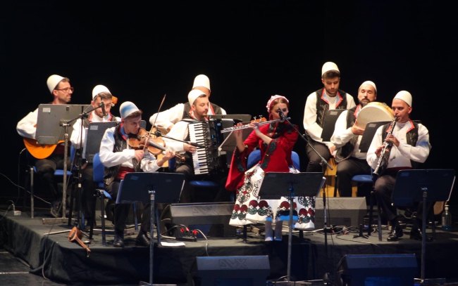 Formacioni orkestral i ansamblit te kengeve dhe valleve shqiptare ne Maqedonine e Veriut (Facebook)