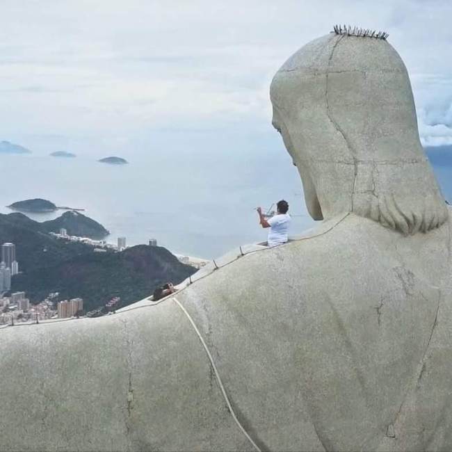 Olen Cesari në statujën e Krishtit në Rio de Janeiro (Foto nga Facebook)