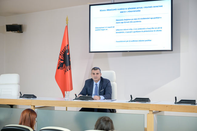 Konferencë shtypi e guvernatorit(web Banka e Shqipërisë)