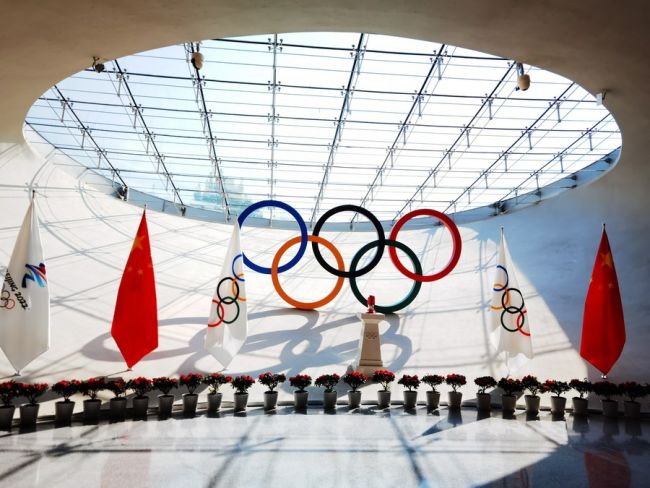 Zjarri Olimpik për Lojërat Olimpike Dimërore të Pekinit 2022, i vendosur në Kullën Olimpike të Pekinit/ Xinhua