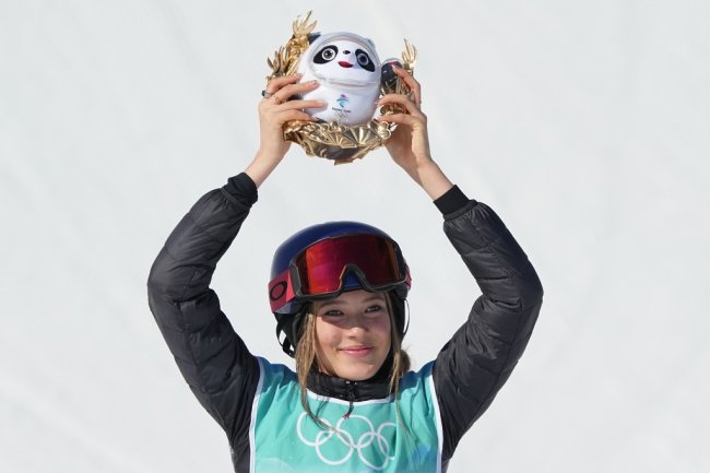 Gu Ailing, fituesja e medaljes së artë të skive në stil të lirë nga trampolina e madhe në "Pekin 2022"/ VCG
