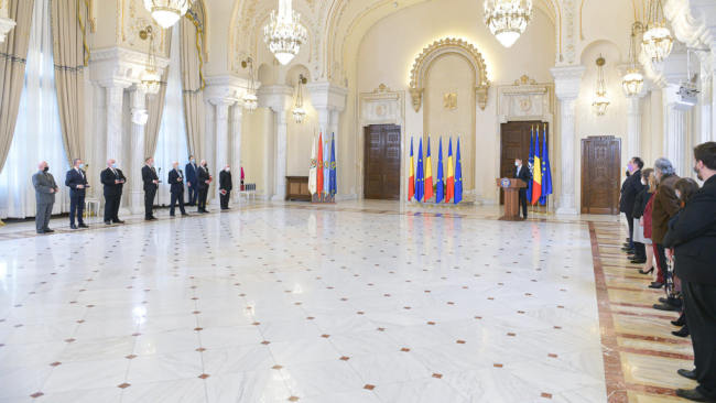 Ceremonia e dekorimit të Luan Topçiut në presidencën rumune (Startnews)