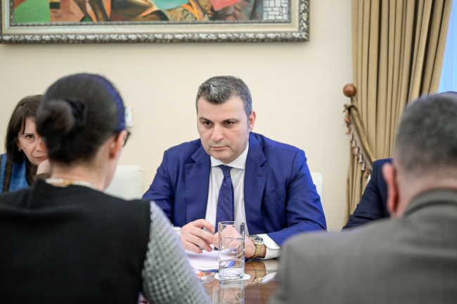 Guvernatori Gent Sejko në takim (Foto Banka e Shqipërisë )