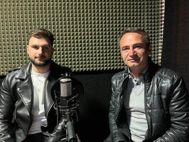 Marin Hoxha në studion e Radio Ejani intervistë për CMG