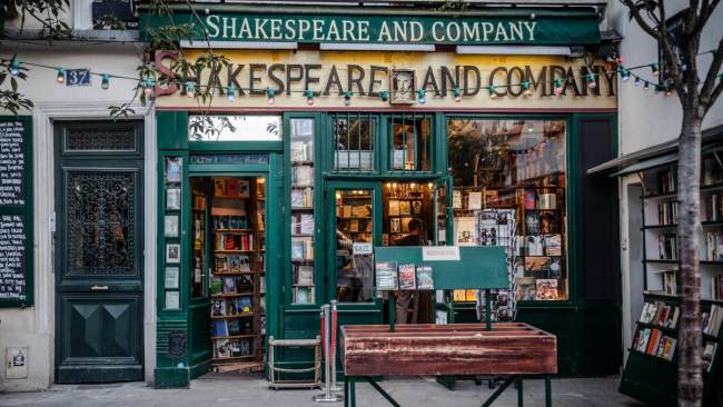 Shakespear and Company nga jashte - foto The Times