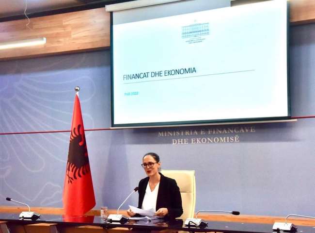 Ministrja Delina ibrahimaj (Foto Ministria e financave )