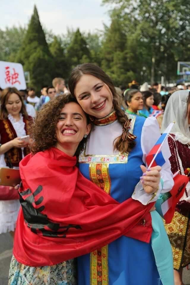 Nertila Sinameta gjate kohes jur ishte studente ne Pekin 