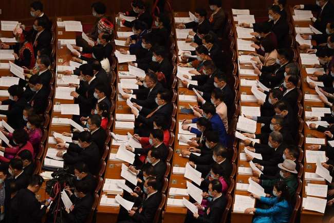 Deputetët gjatë shqyrtimit të raportit qeveritar, 5 mars 2021(Foto:VCG)