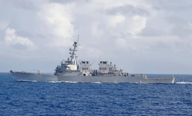 Foto/UÇP: Destrojeri amerikan “USS Benfold” shkel ujërat territoriale kineze në ishujt Xisha në Detin e Kinës Jugore.