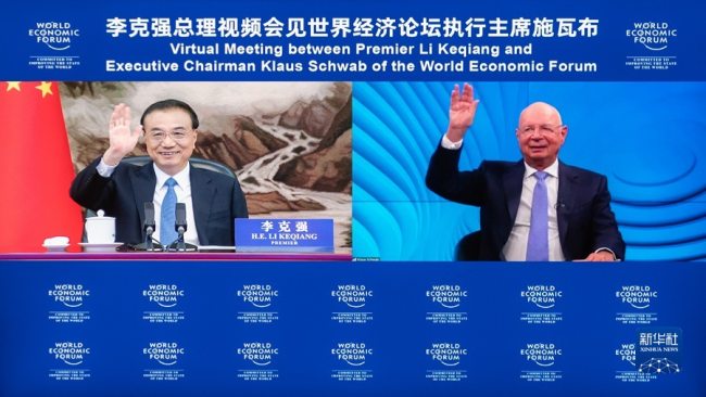 Takimi virtual midis kryeministrit kinez Li Keqiang dhe kryetarit të Forumit Ekonomik Botëror Klaus Shvab(Foto:Xinhua)