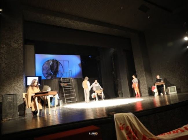 Premiera ne teatrin AZ.Cajupi ( Foto nga botaSot)