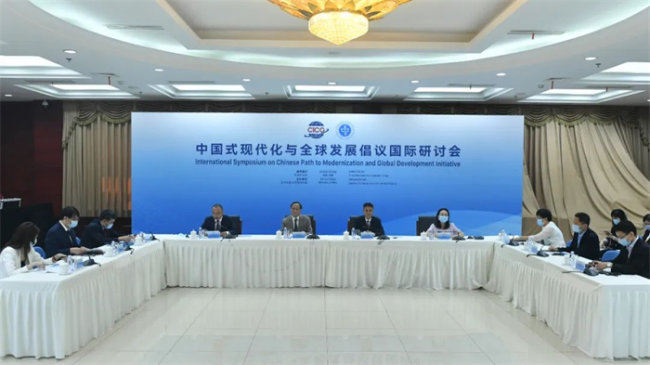 Organizatorë të seminarit(Foto: Akademia e Studimeve Bashkëkohore Botërore të Kinës)