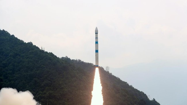 Raketa bartëse "Kuaizhou-1A" u nis nga Qendra e Lëshimit të Satelitëve e Xichang-ut në provincën Sichuan të Kinës Jugperëndimore në orën 10:36 të paradites së 23 gushtit 2022. /CCTV Plus