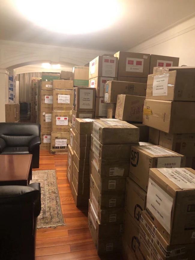 Donacije i prikupljeni protuepidemijski materijali u crnogorskoj ambasadi u Pekingu