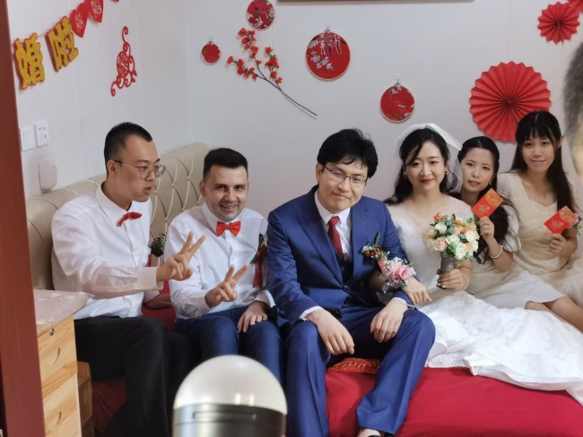 Na svadbi kineskih prijatelja