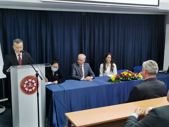Ambasador Ji Ping održao je predavanja na Univerzitetu u Istočnom Sarajevu