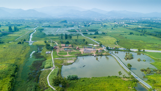 Snímek: Pohled na archeologické naleziště Liangzhu v okrese Yuhang města Hangzhou, provincie Zhejiang ve východní Číně; 5. července 2019. /VCG
