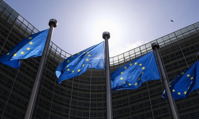 Vlajky Evropské unie vlají před ústředím EU v belgickém Bruselu, 21. května 2021. (Xinhua/Zheng Huansong)