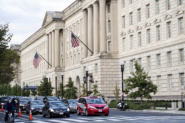 Fotografie z 28. října 2021 ukazuje budovu Ministerstva obchodu ve Washingtonu D.C. ve Spojených státech. [Photo/Xinhua]