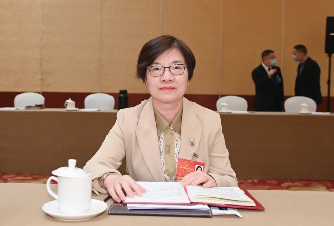 Na snímku je zástupkyně VSLZ a náměstkyně ředitele společnosti Orient International Enterprise, Ltd. Wang Wei