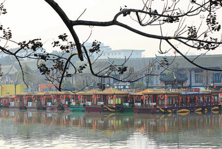Úsek starověkého Velkého kanálu ve městě Huaian (Chuaj-an) v provincii Jiangsu (Ťiang-su) se proměnil v turistickou destinaci. [Fotografie: Zhou Changguo (Čou Čchang-kuo) pro deník China Daily]