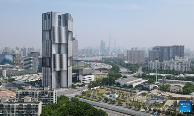 Letecká fotografie ze 17. června 2022 ukazuje budovu ústředí Nové rozvojové banky (NDB) zvané také BRICS banka v Šanghaji. (Photo: Xinhua)