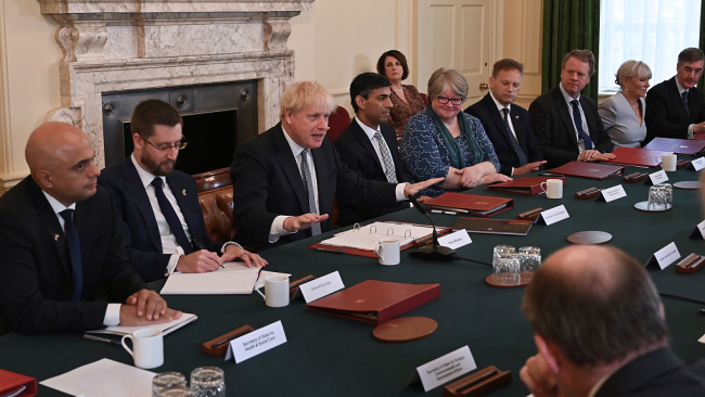 Brita ĉefministro Boris Johnson prezidas kabinetan kunvenon en Strato Downing, Londono, Britio, la 5-an de julio, 2022./ CFP