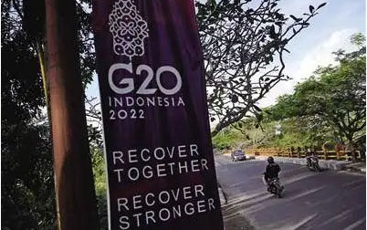 Kondukistoj pasis preter rulaĵo de G20 en Nusa Dua, Bali, Indonezio, la 7-an de julio, 2022./CFP