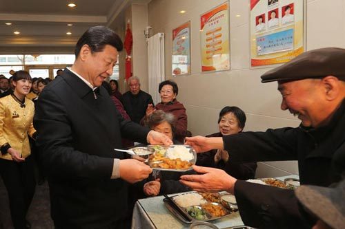 Xi Jinping in einer Kantine für Senioren in Lanzhou am 4. Februar 2013