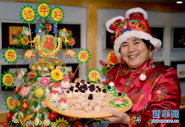 „Hua Mo“-Überlieferer Dang Yaxian zeigt ihre „Hua Mo“-Werke
