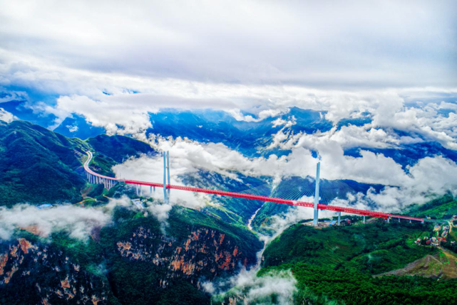 Beipanjiang-Straßenbrücke, Autobahn Bijie-Duge: 2018 von Guinness zertifizierte höchste Brücke der Welt