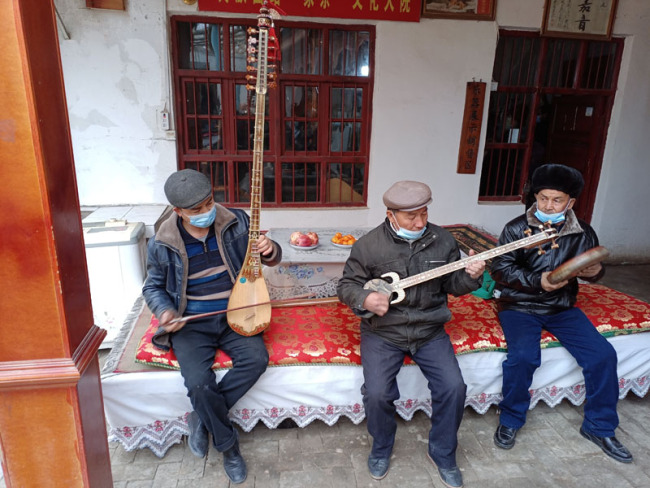 Xinjiang – mehr als eine Reise wert • letzter Teil 3: Reiche Pferdenarren, erfolgreiche Dattelbauern und reichlich Musik